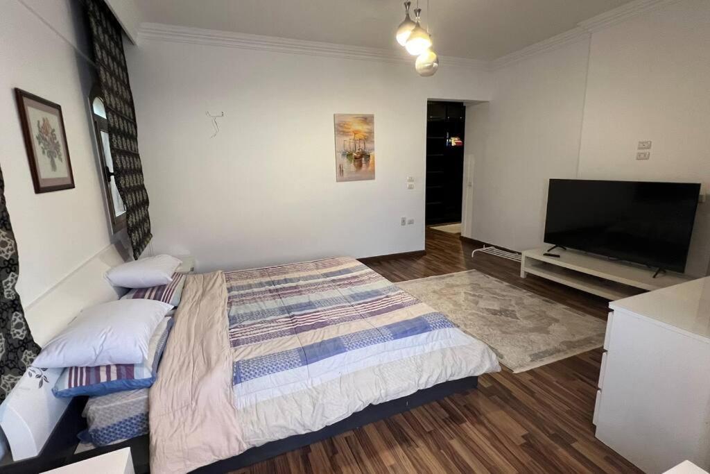 3 Bedroom Excellent Location Near To Malls * Cairo